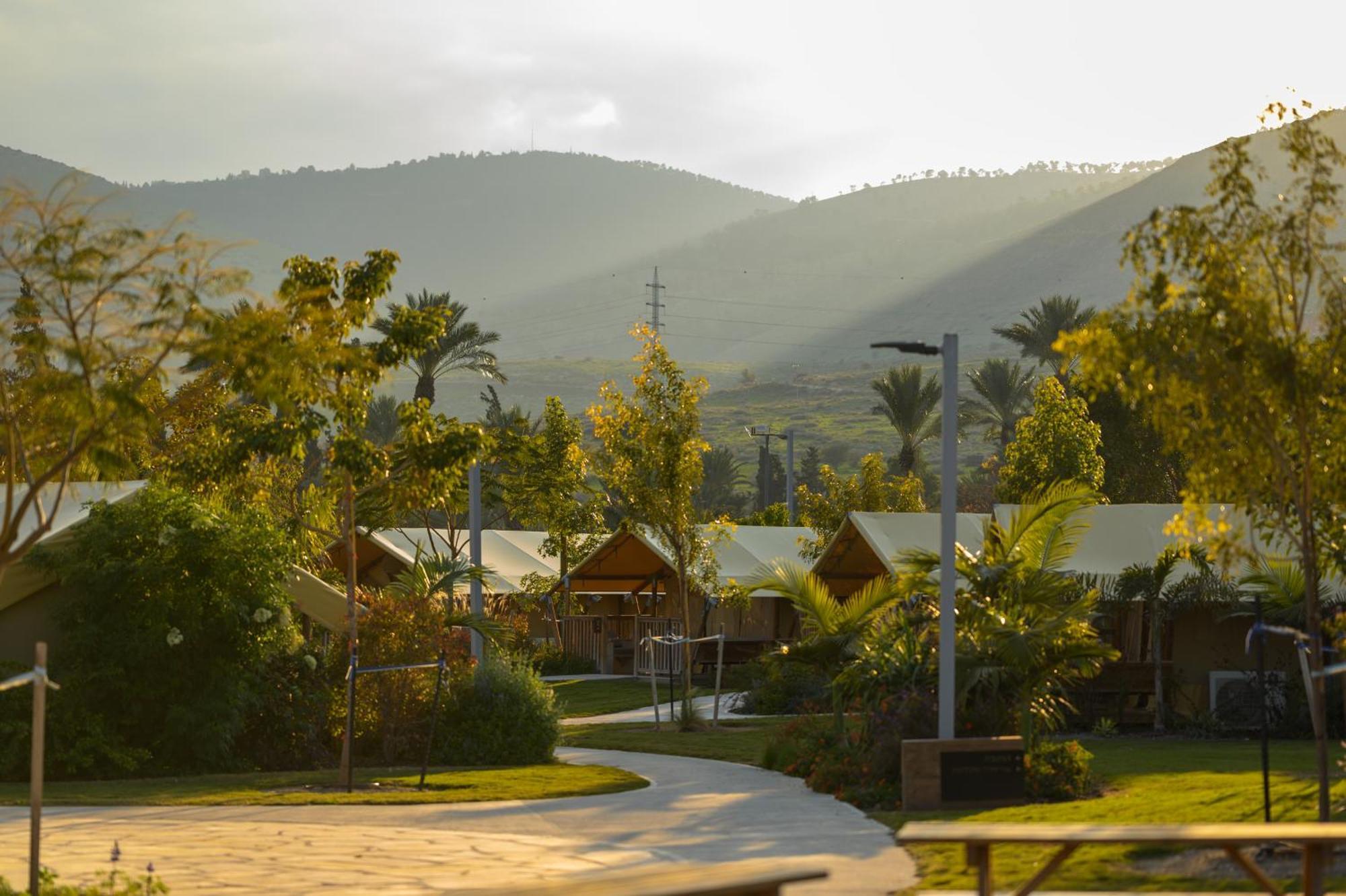 Layla Glamping Hotel Нир Давид Екстериор снимка