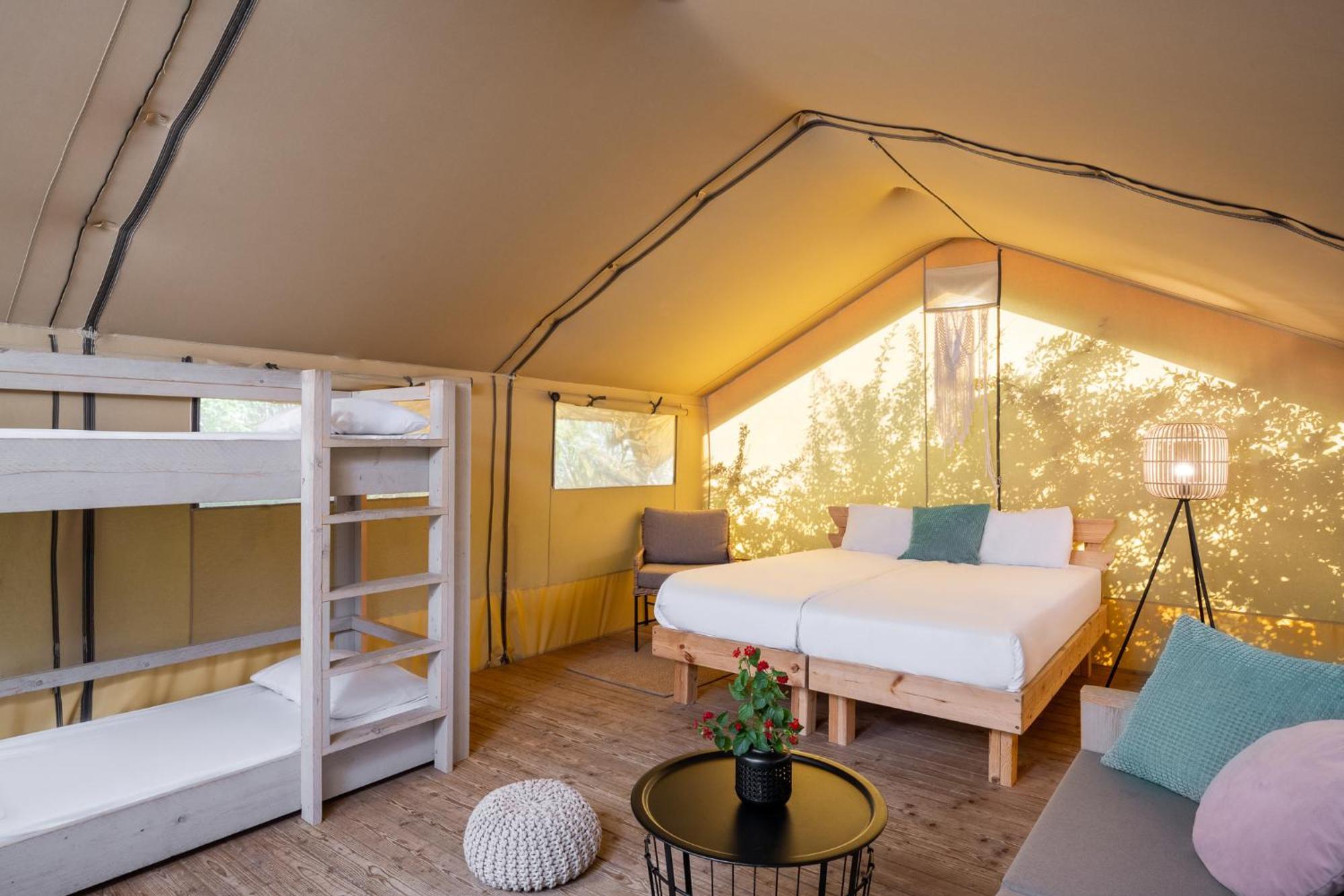 Layla Glamping Hotel Нир Давид Екстериор снимка